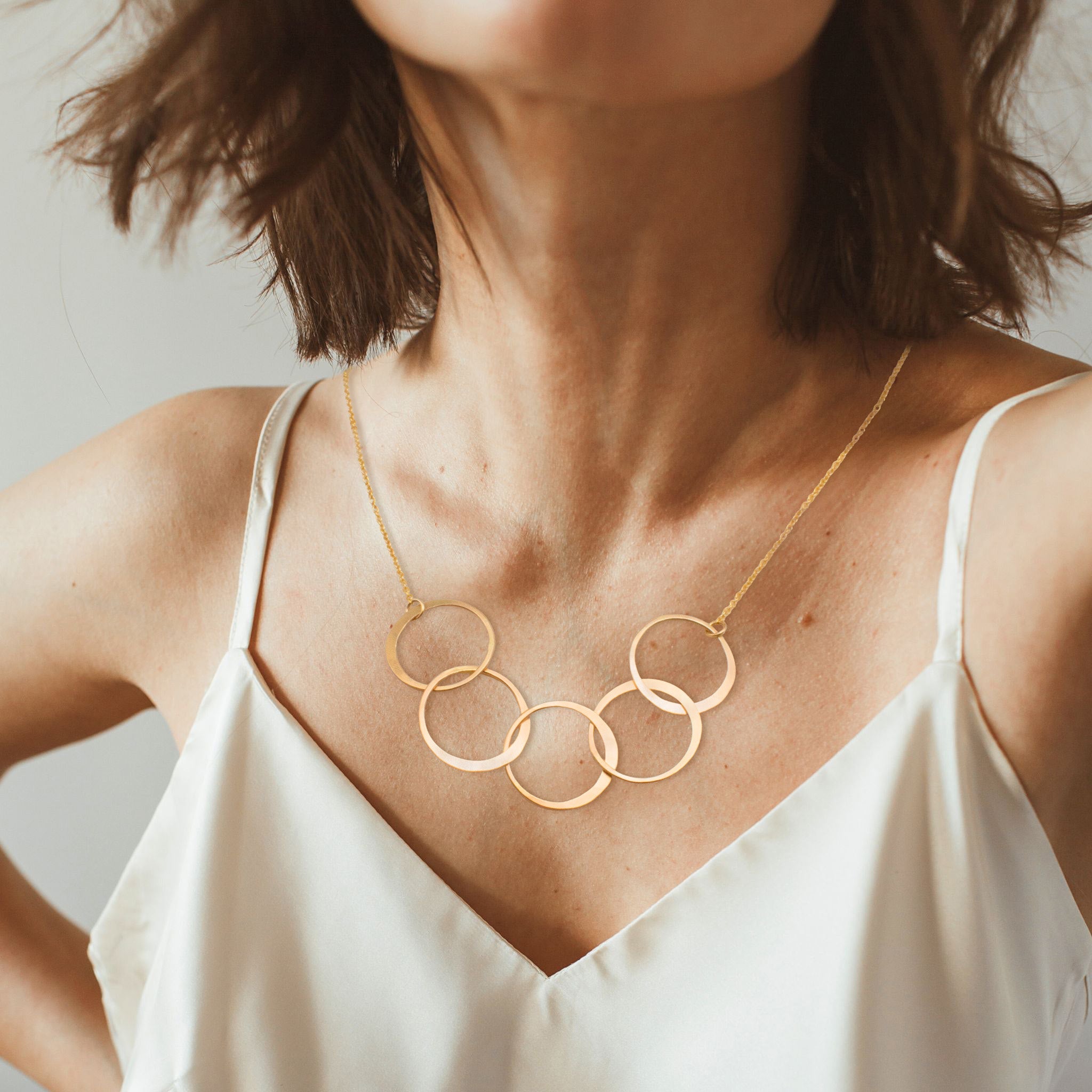 Heavy Gold Link Circle Necklace - Necklaces