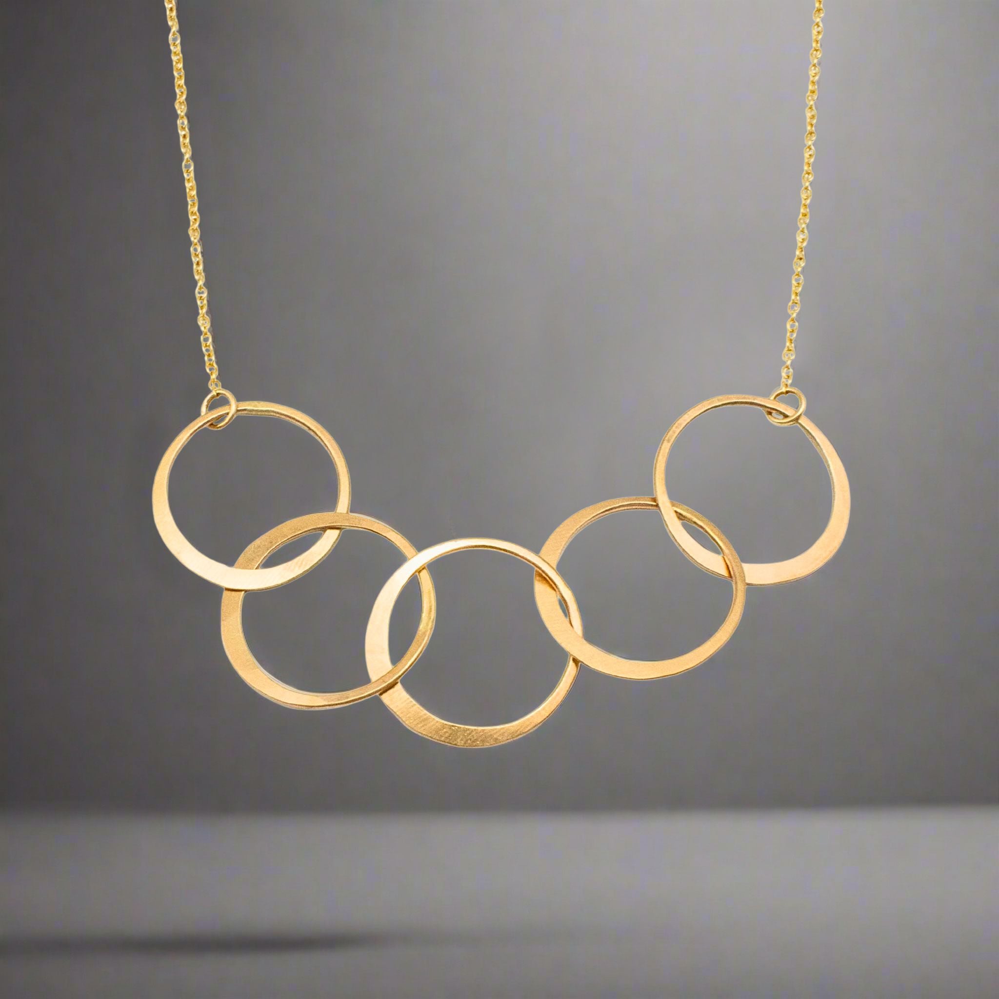 Heavy Gold Link Circle Necklace - Necklaces
